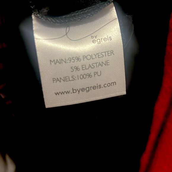 ByEgreis - XL-Woman Black Tank with shoulder pad. - Picture 4 of 4